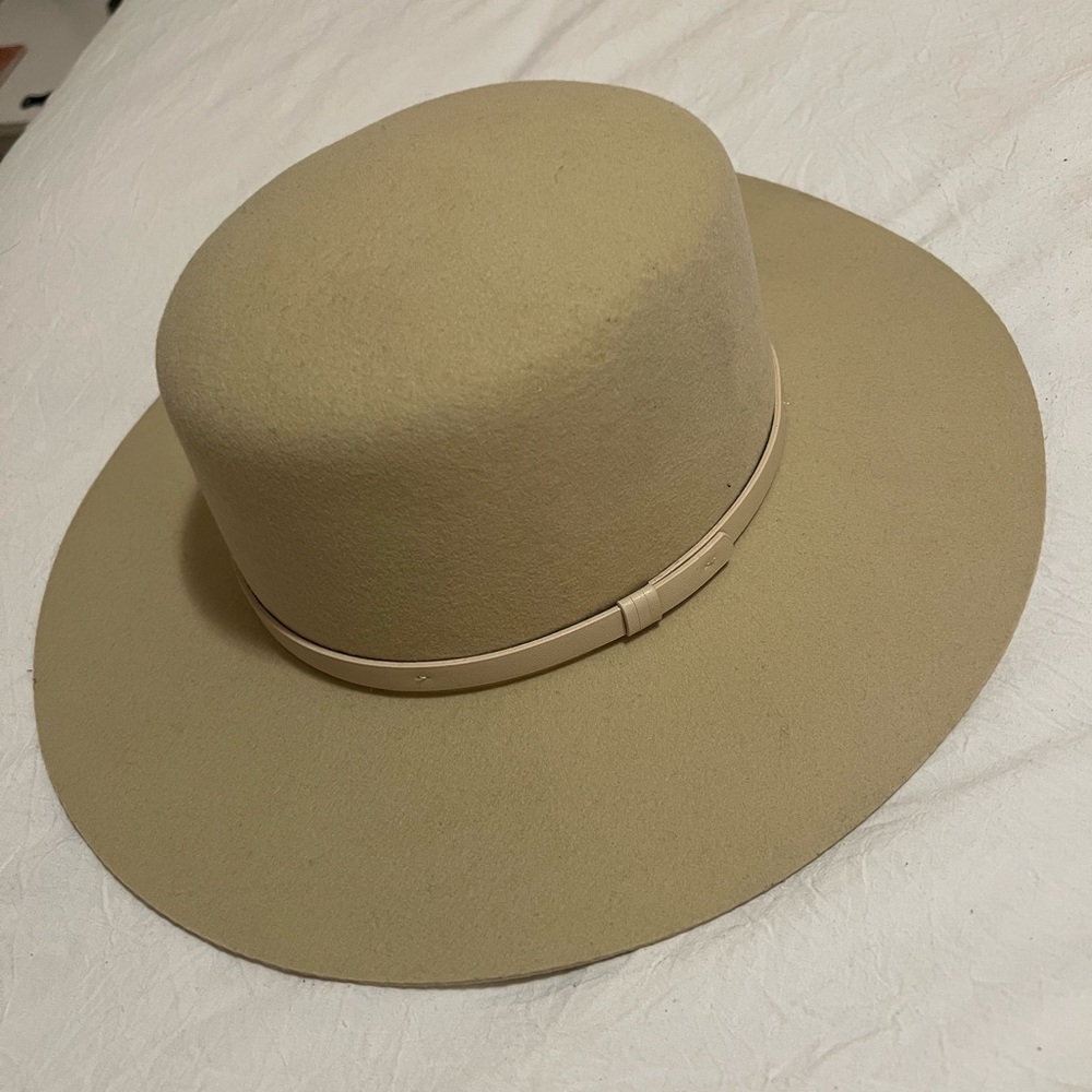 Tan beige urban outfitters felt hat